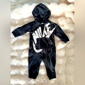 Nike Hooded Zip Up Onesie kids size 9 months black White
